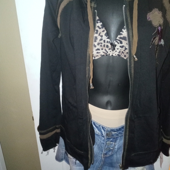 Jackets - Picture 2 of 4